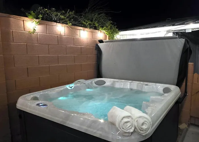 Hot Tub, Game Room, Kayaks, Boat Parking, Backyard, King, Fire Pit, Pets, Wd Ferienhaus Page